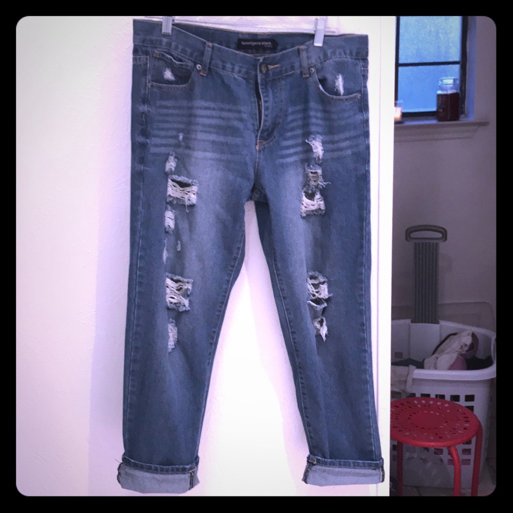 🌺LikeNEW Destroyed Cropped Jeans Sz 9/10🌺